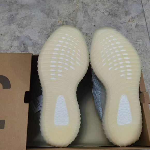 Size 9.5 - adidas Yeezy Boost 350 V2 Cloud White Reflective - Picture 5 of 8